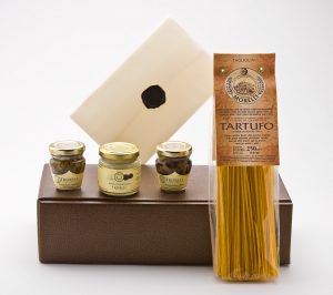 Präsentkorb mit Nudeln und Trüffel
