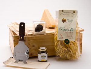 Präsentkorb mit Nudeln und Trüffel